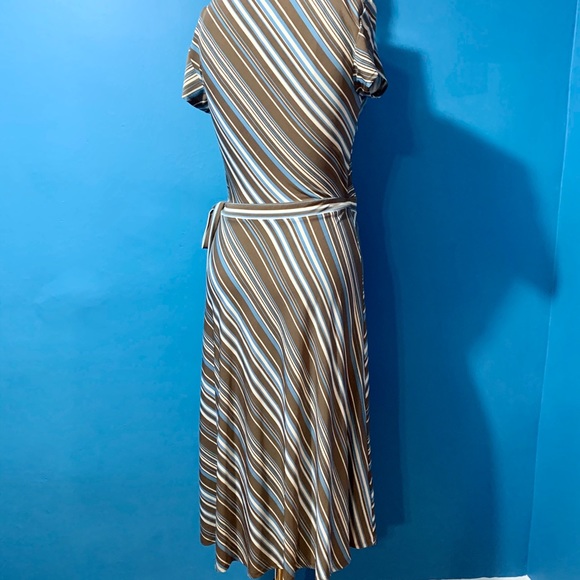 Max and Cleo wrap dress - Picture 3 of 5